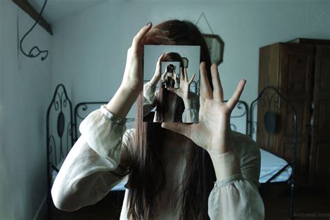 Mirrors - A Haunting Exploration of Self and Other Through Fragmented Reflections!